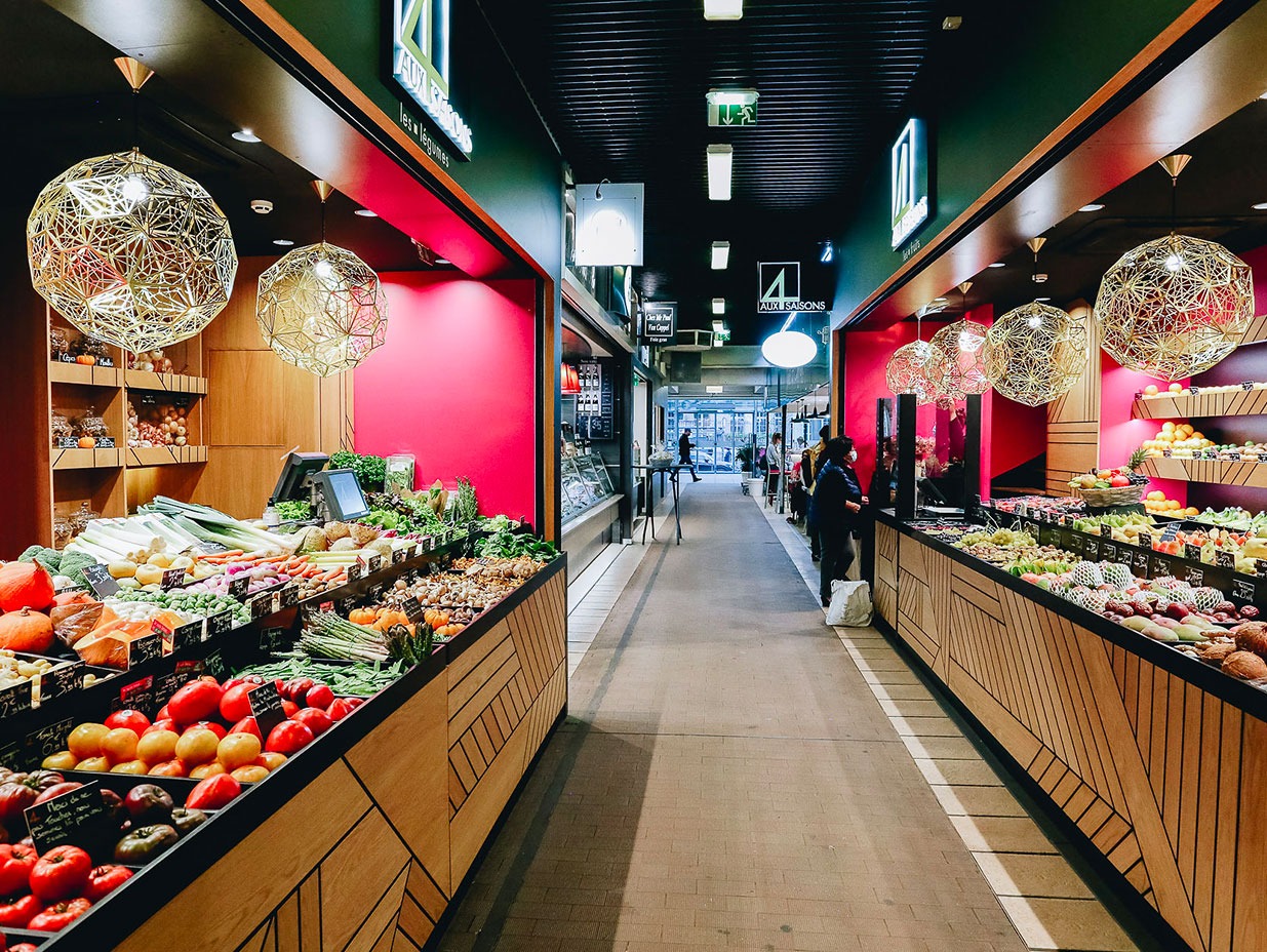 Aux 4 Saisons Primeur Dexception à Lyon 3e And 6e Les Halles De Lyon Paul Bocuse 